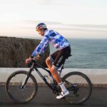 Foi hoje batido um novo recorde do mundo em BTT com Tiago Ferreira a cumprir a maior distância de sempre em 24 horas, entre Oliveira de Azeméis e Sagres, tendo pedalado um total de 581.23 quilómetros.