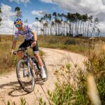 Foi hoje batido um novo recorde do mundo em BTT com Tiago Ferreira a cumprir a maior distância de sempre em 24 horas, entre Oliveira de Azeméis e Sagres, tendo pedalado um total de 581.23 quilómetros.