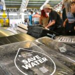Seis malas transparentes com com água começaram hoje a rolar no Aeroporto de Faro, para sensibilizar os turistas para a seca no Algarve.
