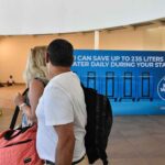 Seis malas transparentes com com água começaram hoje a rolar no Aeroporto de Faro, para sensibilizar os turistas para a seca no Algarve.