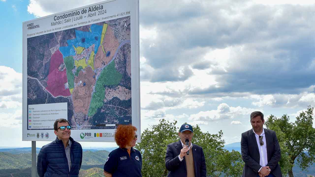 Traumatizada pelo grande incêndio florestal que varreu uma parte da Serra do Caldeirão, em 2004, a população do Malhão, em Loulé, sente-se hoje mais segura com o programa «Condomínio de Aldeia».