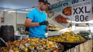Já está a decorrer no Largo de São Francisco, em Faro, mais uma Festa da Ria Formosa, organizada pela VIVMAR - Associação de Viveiristas e Mariscadores da Ria Formosa.