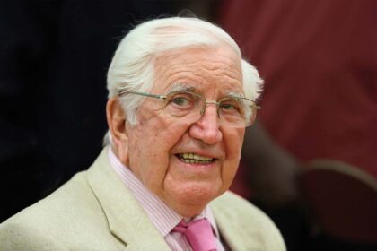 A AHETA «manifesta profundo pesar pela perda irreparável de Jack Petchey e manifesta a todos os seus familiares e amigos um sentido voto de pesar»