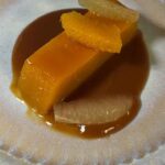 O Marina com Noélia, em Olhão, oferece uma nova experiência gastronómica inspirada nos afamados pratos algarvios e ingredientes regionais.