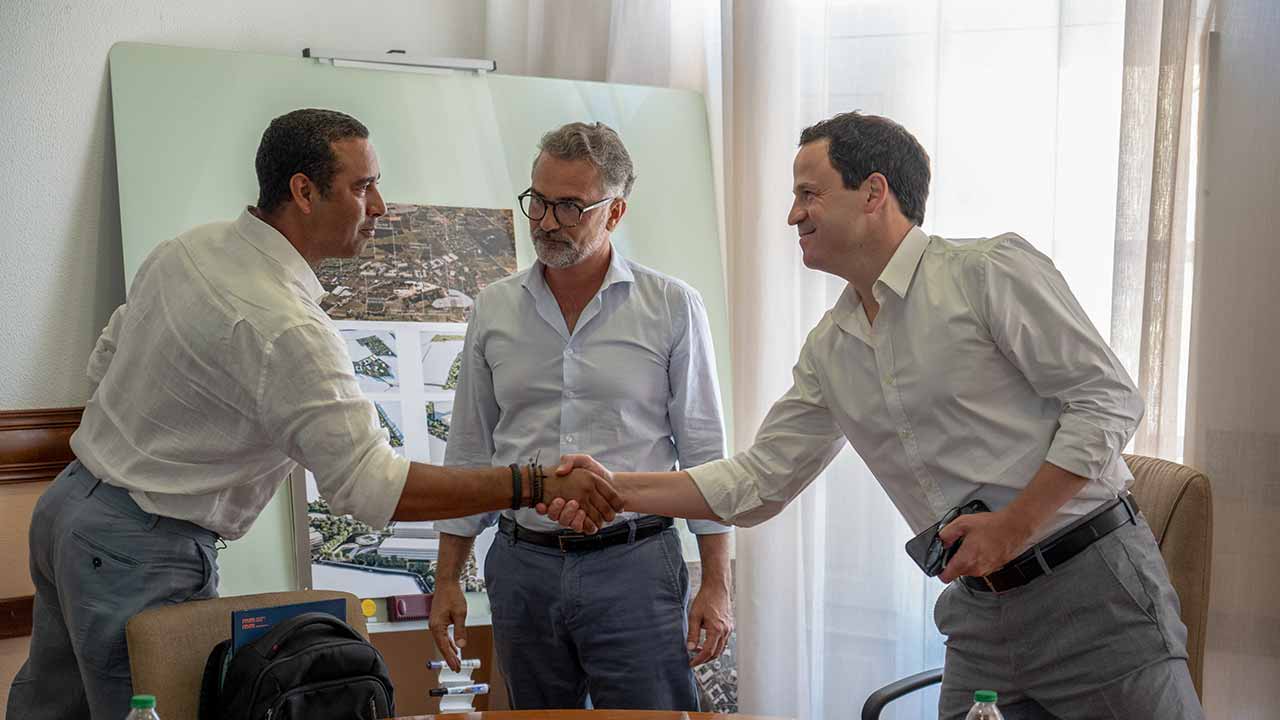 O presidente do Município de Olhão, António Miguel Pina, já assinou o contrato para planeamento do futuro Plano de Pormenor do Parque de Inovação e Tecnologia do Algarve (PPPITA), que vai nascer na freguesia de Pechão.