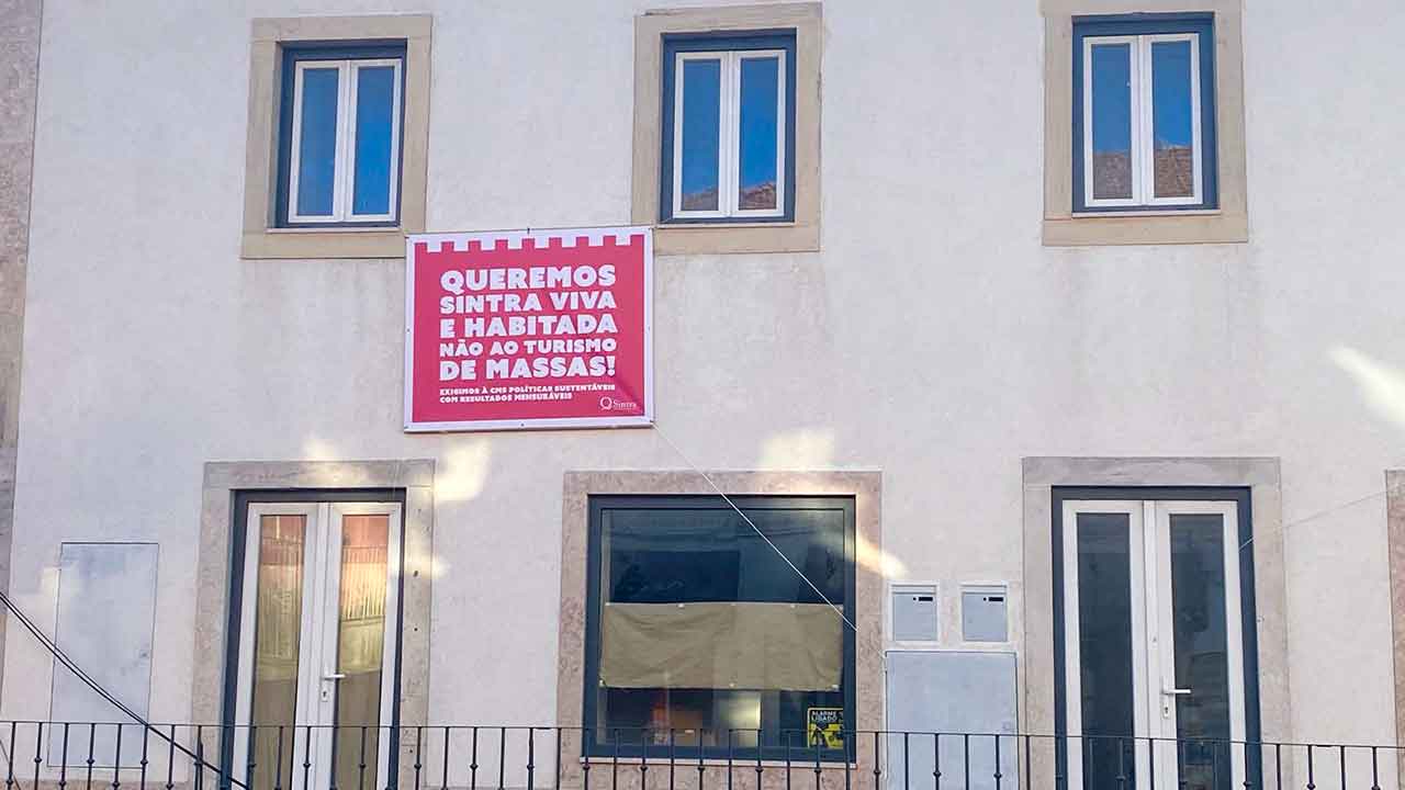 A associação QSintra lançou uma iniciativa que exige à Câmara Municipal medidas contra o «turismo de massas e caos no trânsito».