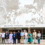 A obra «Scratching the Surface project |Albufeira», de Vhils, inaugurada na fachada da Biblioteca Municipal Lídia Jorge, em Albufeira.
