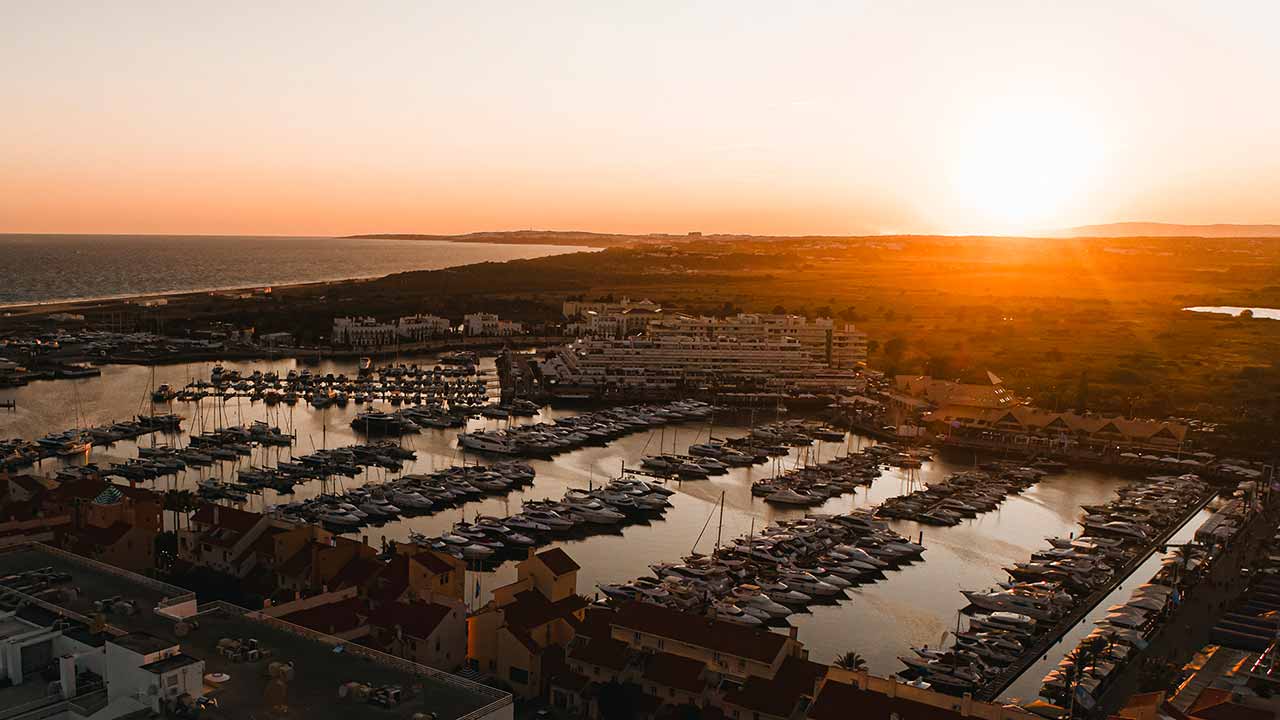 O ano de 2025 marca o regresso do Centro Equestre de Vilamoura à competição global com o Circuito Internacional de Saltos de Obstáculos, uma prova a decorrer ao longo de 20 semanas.