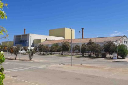 A Câmara Municipal de Lagoa planeia reabrir o «novo Centro de Congressos de Lagoa» em 2025, após edifício ter estado vários anos ao abandono.