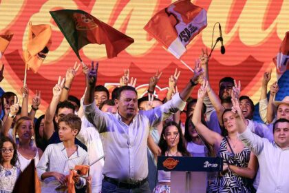 O primeiro-ministro, Luís Montenegro, anunciou que o governo vai aprovar um suplemento extraordinário para as pensões mais baixas em outubro.