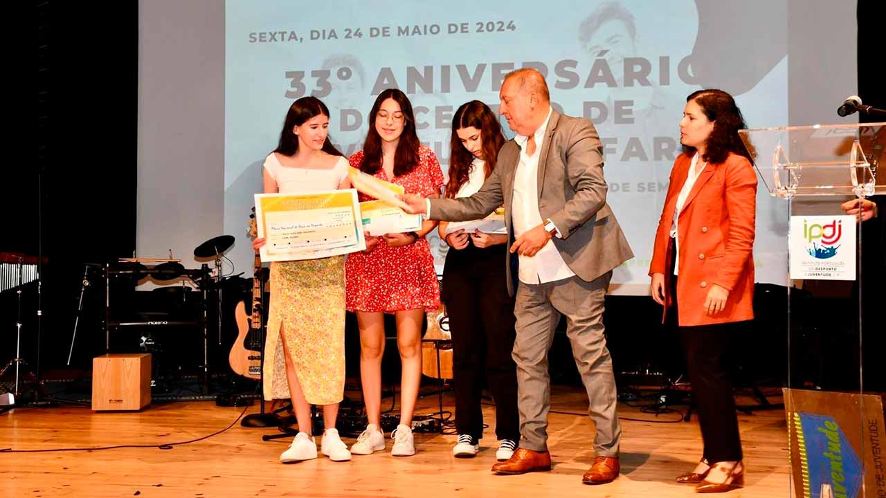Marta Nascimento, Ana Serranheira e Cristina Veríssimo alcançaram os lugares do pódio de um Concurso Literário nacional, o que lhes concedeu um voto de louvor por parte do município de São Brás de Alportel.