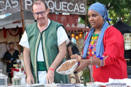 A Feira Medieval de Silves regressa com o «Cozinhar em Árabe», onde Houda Barka ensina a confecionar tagine, crepes marroquinos, berberes, saladas, entre outras propostas.