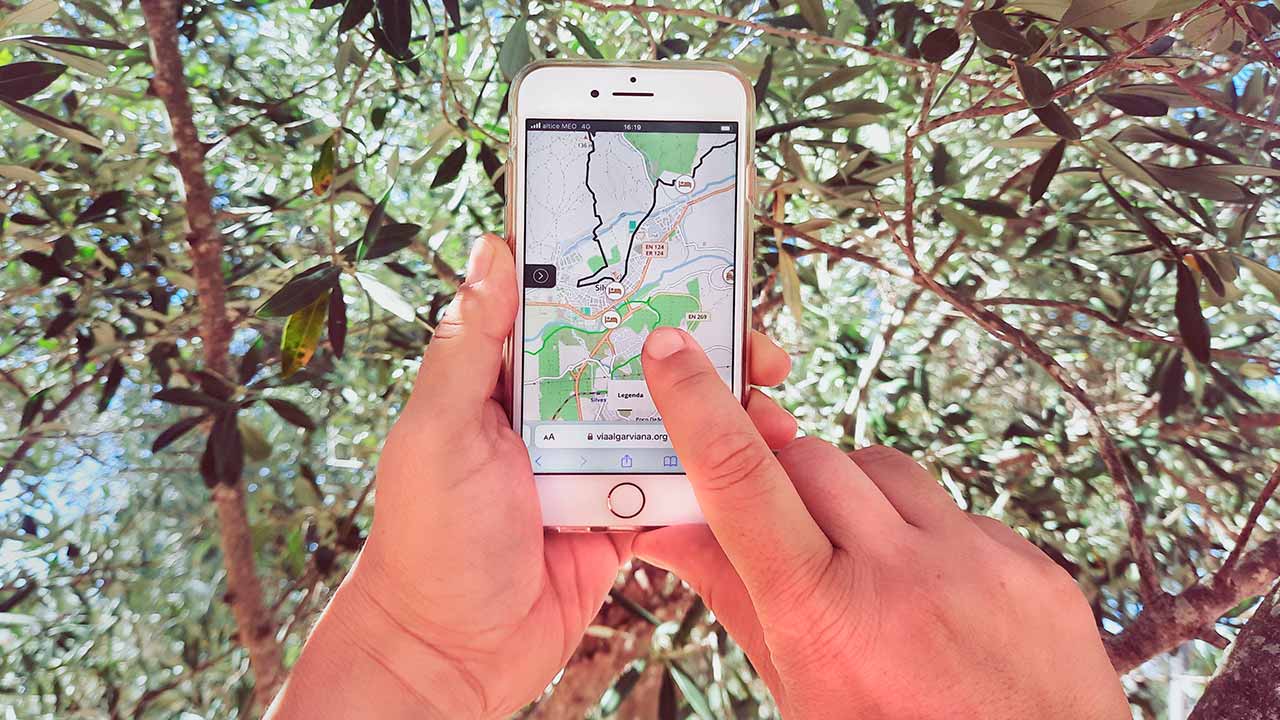 Onde dormir, onde comer, que atividades pode fazer? A partir de agora, quem percorrer a Via Algarviana vai encontrar, num único lugar, toda a informação para planear de forma simples as suas férias de caminhada.