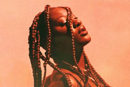 O Festival Afro Nation, que regressa à Praia da Rocha em 2025, entre os dias 9 e 11 de julho, acaba de revelar os primeiros nomes: Burna Boy e Tems, esta última a estrear-se em Portimão.