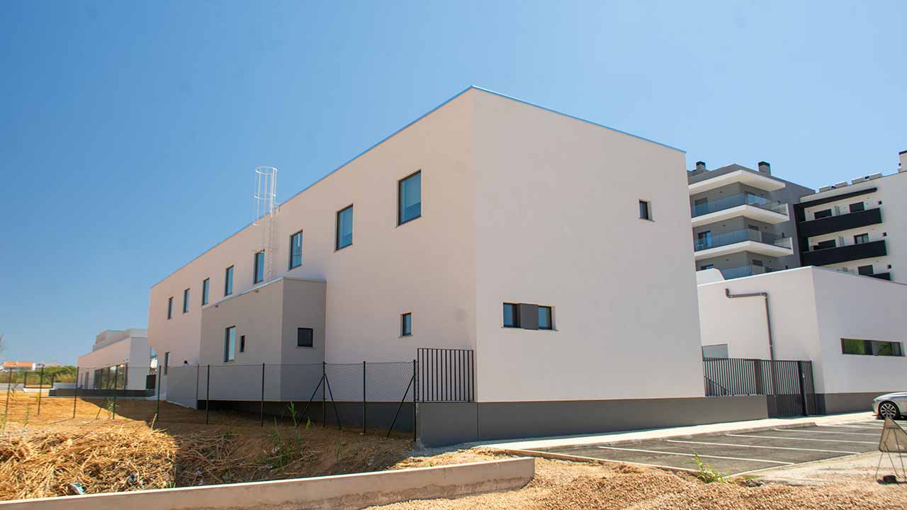 A Associação Algarvia de Pais e Amigos de Cidadãos Deficientes Mentais (AAPACDM) inaugura a nova sede no sábado, 7 de setembro, Dia do Município de Faro.