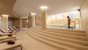 O hotel de quatro estrelas, alvo de uma renovação de três milhões de euros, está repleto de novidades, desde os quartos ao spa e ao restaurante.