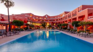 O hotel de quatro estrelas, alvo de uma renovação de três milhões de euros, está repleto de novidades, desde os quartos ao spa e ao restaurante.