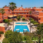 O hotel de quatro estrelas, alvo de uma renovação de três milhões de euros, está repleto de novidades, desde os quartos ao spa e ao restaurante.