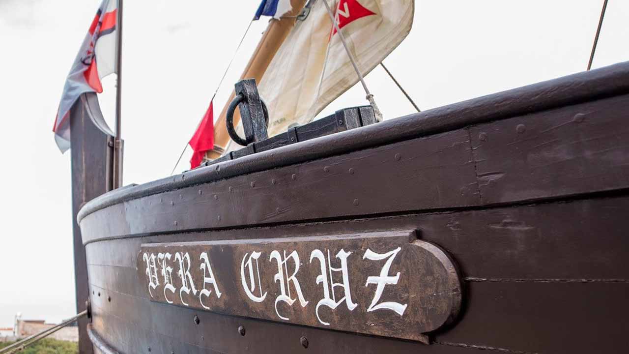 O Cais Gil Eanes, em Portimão, vai contar com a presença da caravela «Vera Cruz», de 21 a 28 de setembro, permitindo à comunidade conhecer esta réplica exata das antigas caravelas portuguesas.