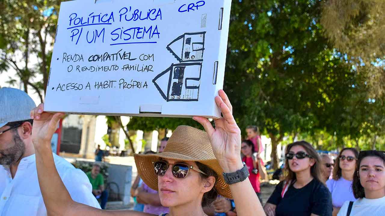 Ter uma «Casa para Viver» está pior e é por isso que sai à rua pela quarta vez mais uma manifestação no espaço de um ano e meio em várias cidades portuguesas.