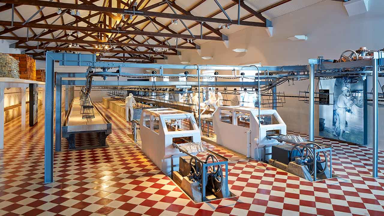 Confraria Gastronómica da Sardinha de Portimão celebra o terceiro capítulo com a entronização de novos membros, entre os quais, o industrial conserveiro António Feu.