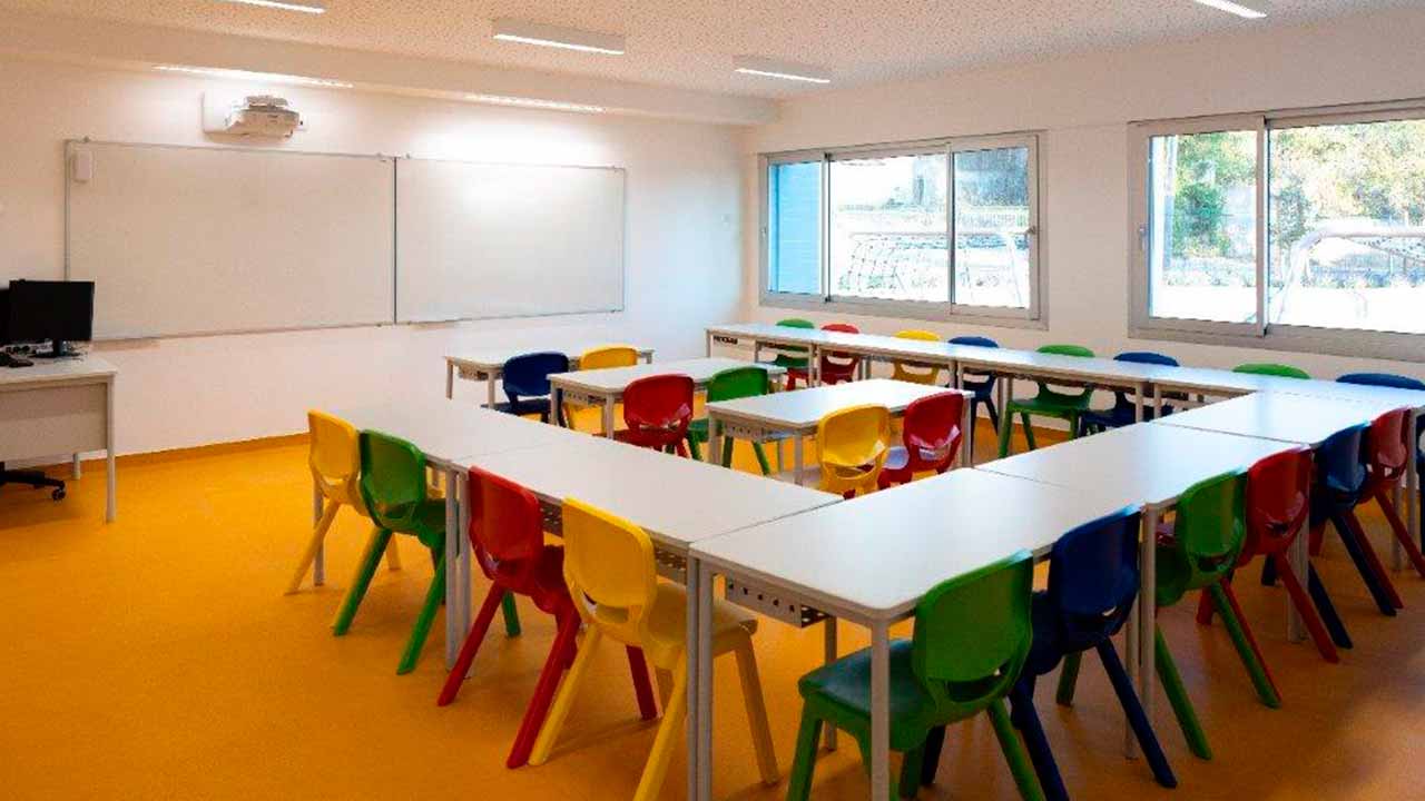 Num investimento de 1,912 milhões de euros, comparticipado a 80 por cento pelos fundos europeus, a Escola Básica de Alcantarilha inaugura remodelada e ampliada.