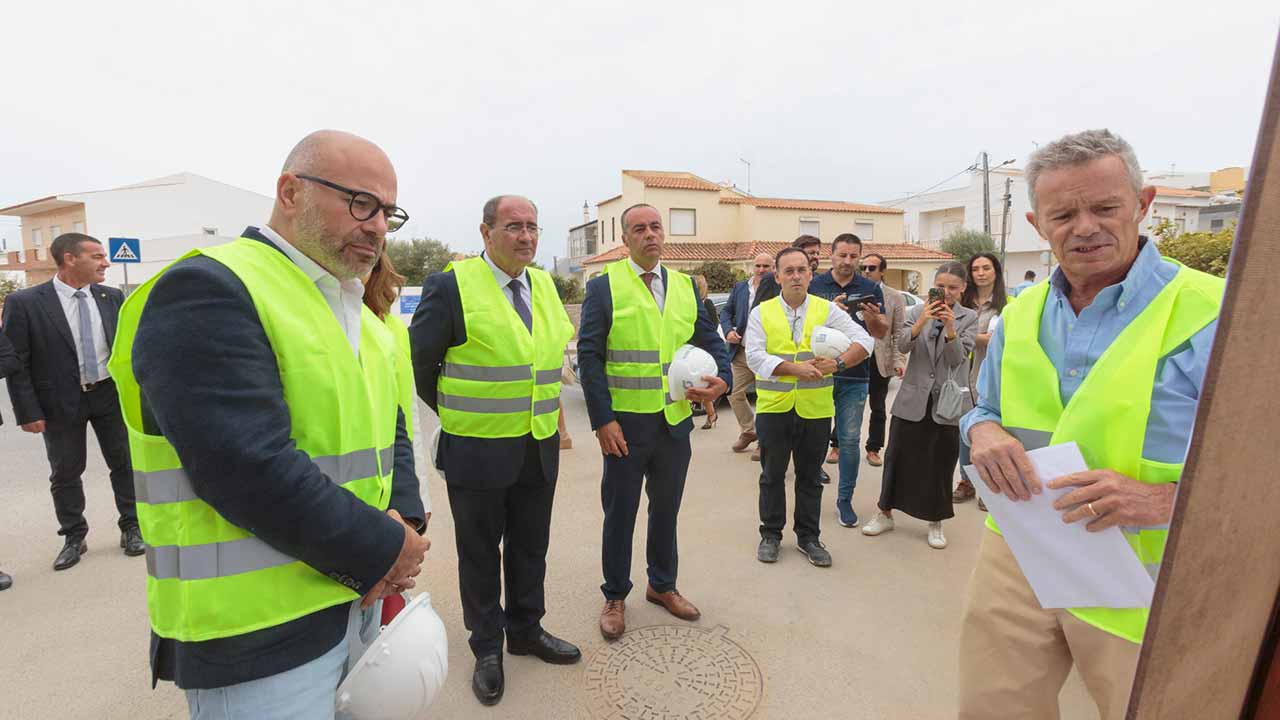 Miguel Pinto Luz fez um périplo pelos trabalhos que têm sido realizados no âmbito da habitação em Faro, durante o Dia do Município, assinalado a 7 de setembro.