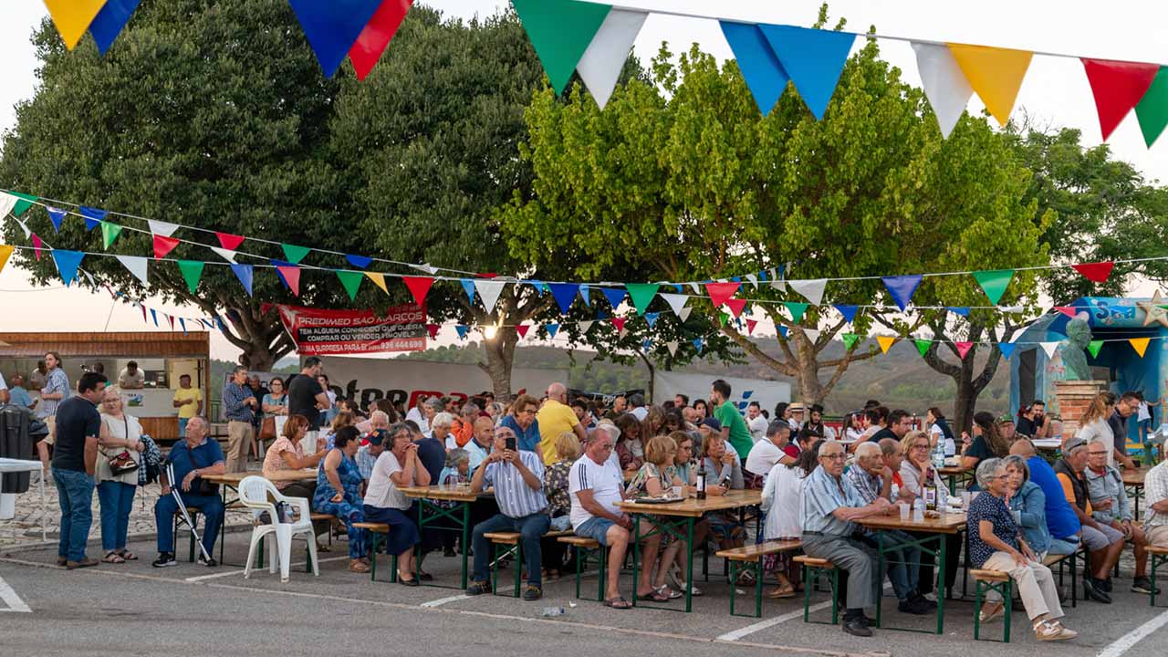 Entre os dias 27 e 29 de setembro, a aldeia de S. Marcos da Serra volta a dar palco ao Festival Comidas D’ Monte, dando a conhecer as comidas tradicionais do antigamente da zona.