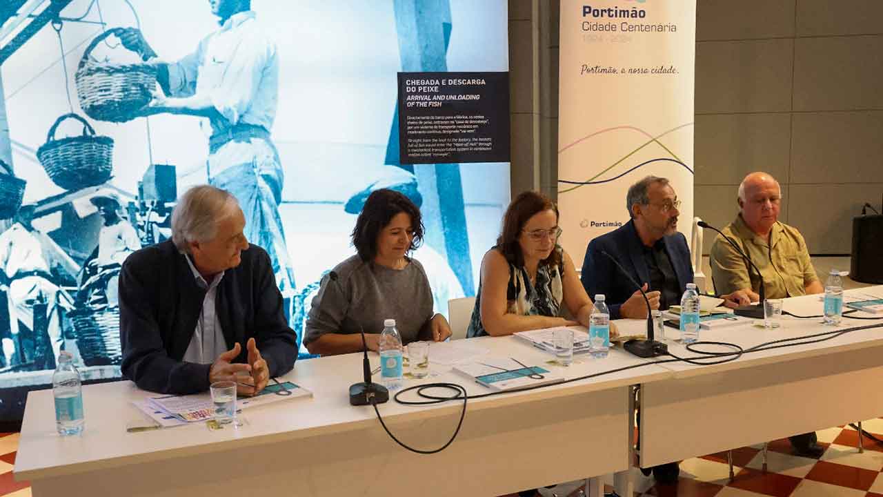 Catálogo da exposição «Histórias que o rio nos traz» reúne valiosos fragmentos sobre o passado de Portimão.