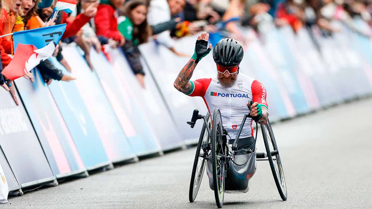 Aos 51 anos, Luís Costa, o elemento mais velho da comitiva portuguesa, conquistou a quarta medalha para Portugal nos Jogos Paralímpicos de Paris.