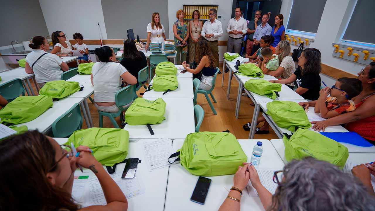 António Miguel Pina assinalou o início do novo ano letivo em Olhão com a entrega de materiais escolares a 1.740 alunos do 1.º Ciclo.