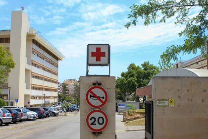 A Ordem dos Médicos (OM) disse hoje à Lusa que se verificaram indícios de ilícitos disciplinares na conduta de dois médicos do hospital de Faro, no âmbito do caso de alegadas más práticas no serviço de Cirurgia daquela unidade.