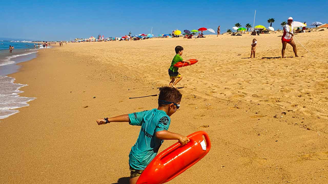 A Red Seagull, no âmbito do programa da Bandeira Azul, realizou três ações de sensibilização em parceria com o município de Faro.