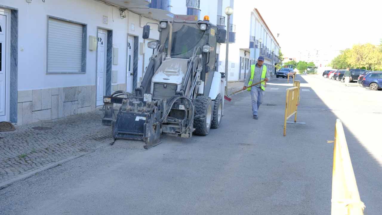 Com o objetivo de prevenir perdas, São Brás de Alportel está a renovar a rede de abastecimento de água do centro urbano, num investimento superior a 320 mil euros, financiado a 100 por cento pelo PRR.