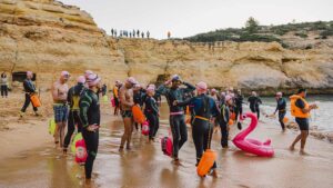 Swim Party começou na praia do Carvalho, passou pela praia do Vale de Centeanes e do Carvoeiro e terminou na praia dos Caneiros.