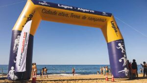 Swim Party começou na praia do Carvalho, passou pela praia do Vale de Centeanes e do Carvoeiro e terminou na praia dos Caneiros.