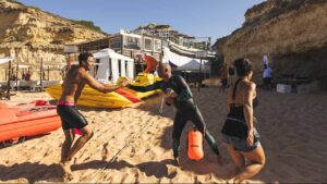 Swim Party começou na praia do Carvalho, passou pela praia do Vale de Centeanes e do Carvoeiro e terminou na praia dos Caneiros.