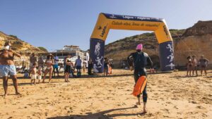 Swim Party começou na praia do Carvalho, passou pela praia do Vale de Centeanes e do Carvoeiro e terminou na praia dos Caneiros.