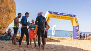 Swim Party começou na praia do Carvalho, passou pela praia do Vale de Centeanes e do Carvoeiro e terminou na praia dos Caneiros.