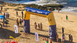 Swim Party começou na praia do Carvalho, passou pela praia do Vale de Centeanes e do Carvoeiro e terminou na praia dos Caneiros.