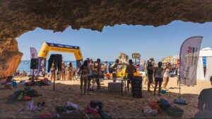 Swim Party começou na praia do Carvalho, passou pela praia do Vale de Centeanes e do Carvoeiro e terminou na praia dos Caneiros.
