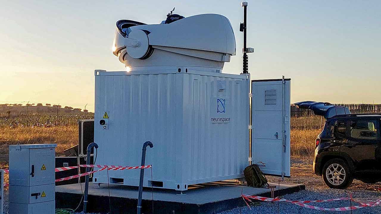 O telescópio ótico mais avançado em Portugal começou a operar na Base Aérea n.º 11 (BA11), em Beja, para monitorizar objetos no espaço.
