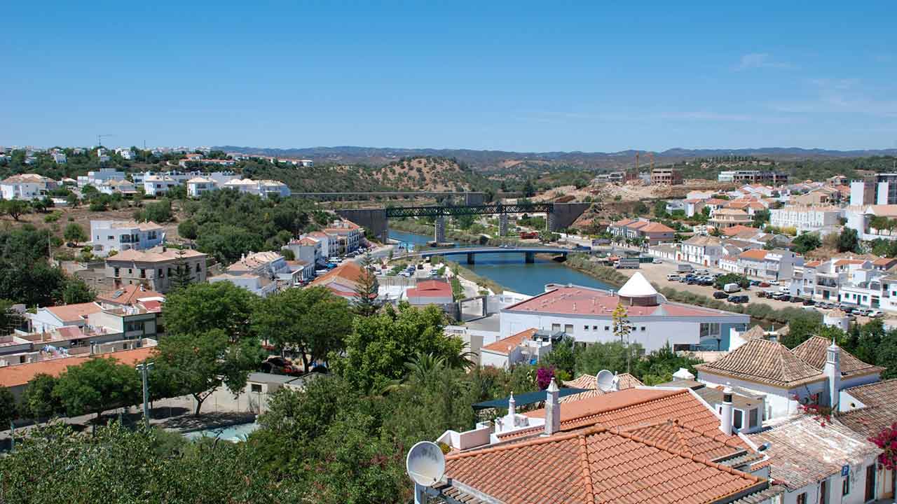 Apenas cinco dos 16 concelhos do Algarve reduziram o consumo de água em setembro,, ainda assim, aquém da meta de 10 por cento de redução.