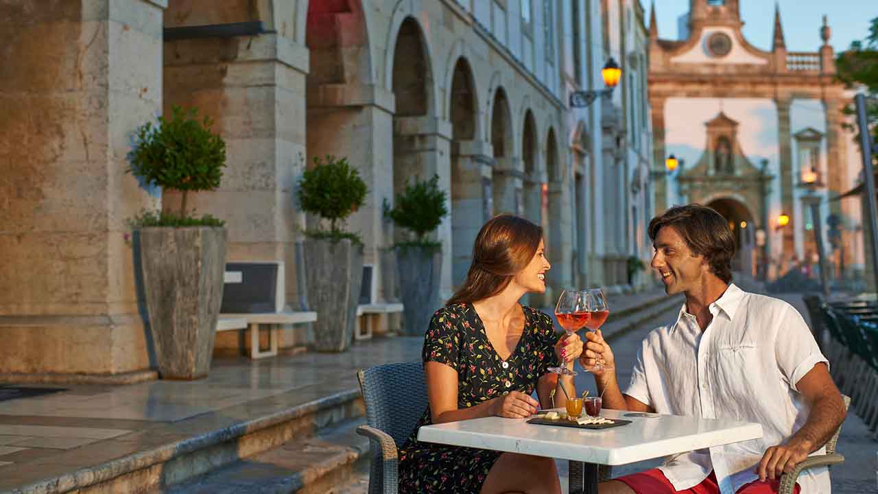 35 novas ações de formação e bootcamps até março de 2025 é o que se pode esperar no 2.º programa do «Competências do Futuro Algarve», dinamizado pelo Turismo do Algarve e o Turismo de Portugal.