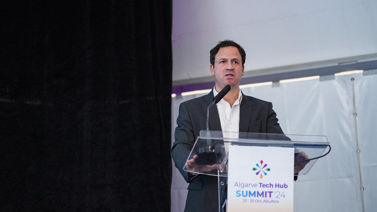 A Algarve Tech Hub Summit 2024 deu o pontapé de saída junto à Praia do Inatel, em Albufeira, reunindo centenas de participantes naquele que é o maior evento tecnológico da região, na quarta-feira, dia 23 de outubro.