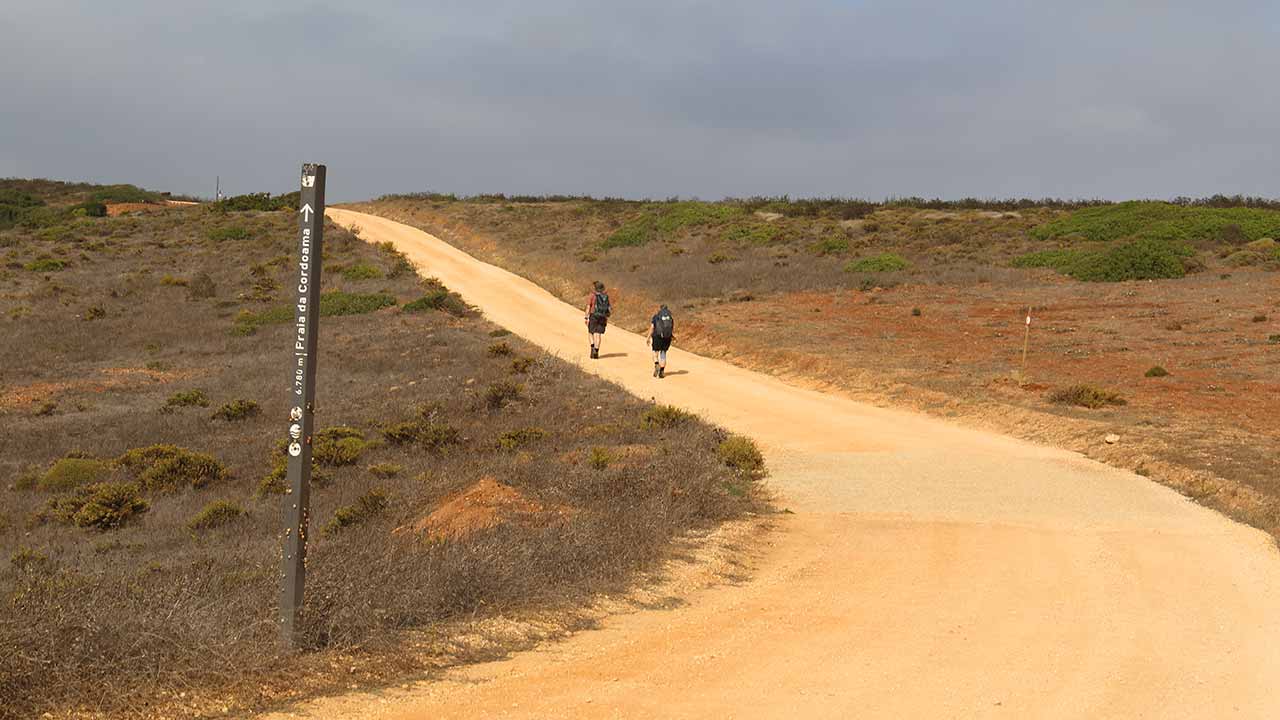 Numa extensão de 31,531 km, a Ecovia e Ciclovia do Litoral Sudoeste de Vila do Bispo está concluída, com dois troços, comparticipada a 70 por cento por fundos comunitários.