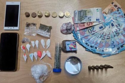 Um homem de 37 anos foi detido pela GNR, em Tavira, por tráfico de estupefacientes, após ação de fiscalização rodoviária no qual foram encontradas várias doses de droga.
