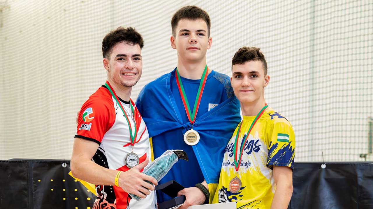 A segunda edição da Copa Internacional de Inline Freestyle, realizada no Pavilhão da Escola E.B. 2,3 Dom Afonso III, em Faro, acolheu 122 patinadores de 30 clubes e 12 nacionalidades, no último fim de semana.