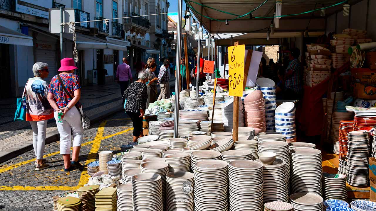 A Feira da Praia está prestes a regressar a Vila Real de Santo António, onde se esperam milhares de visitantes traz milhares no centro histórico.