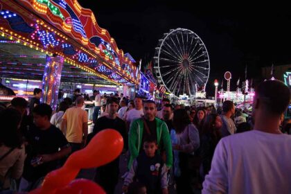 A quatro dias de terminar, a Feira de Santa Iria, em Faro, está a bater recordes de visitantes e de impacto económico nos operadores locais e regionais.